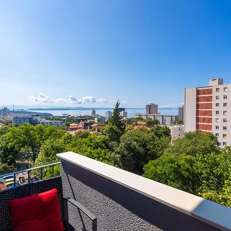 Brand New Apartment Close To The Beach, City Center And University Of Rijeka - Apartment Karlo Exterior photo